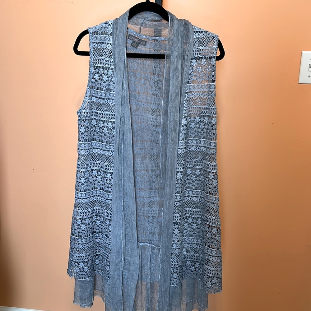 Sleeveless elegant shawl size medium